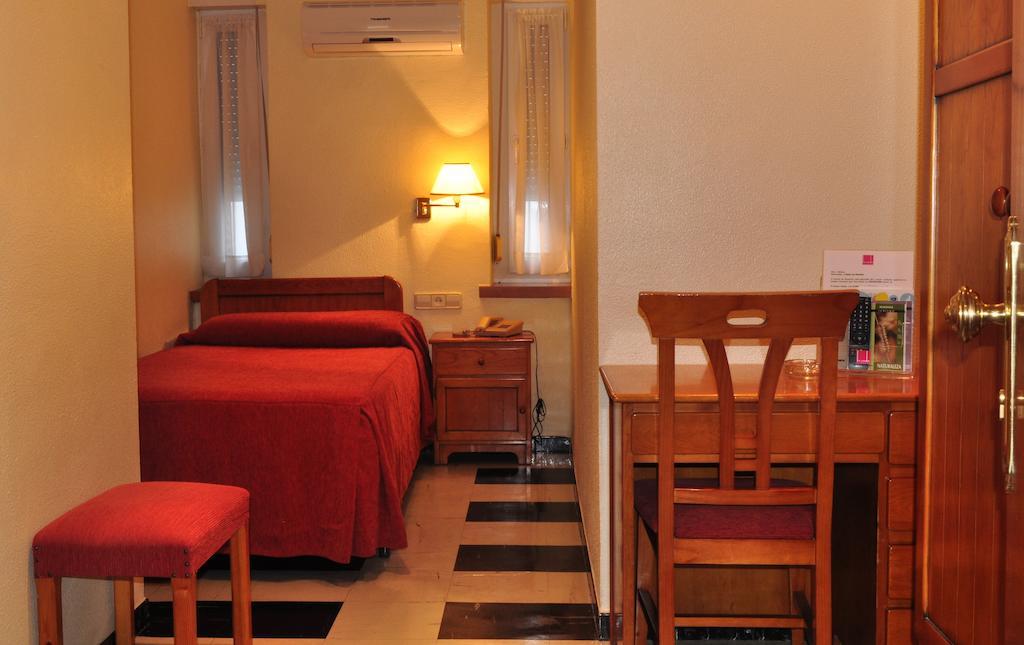 Hotel Los Rosales 알만사 객실 사진