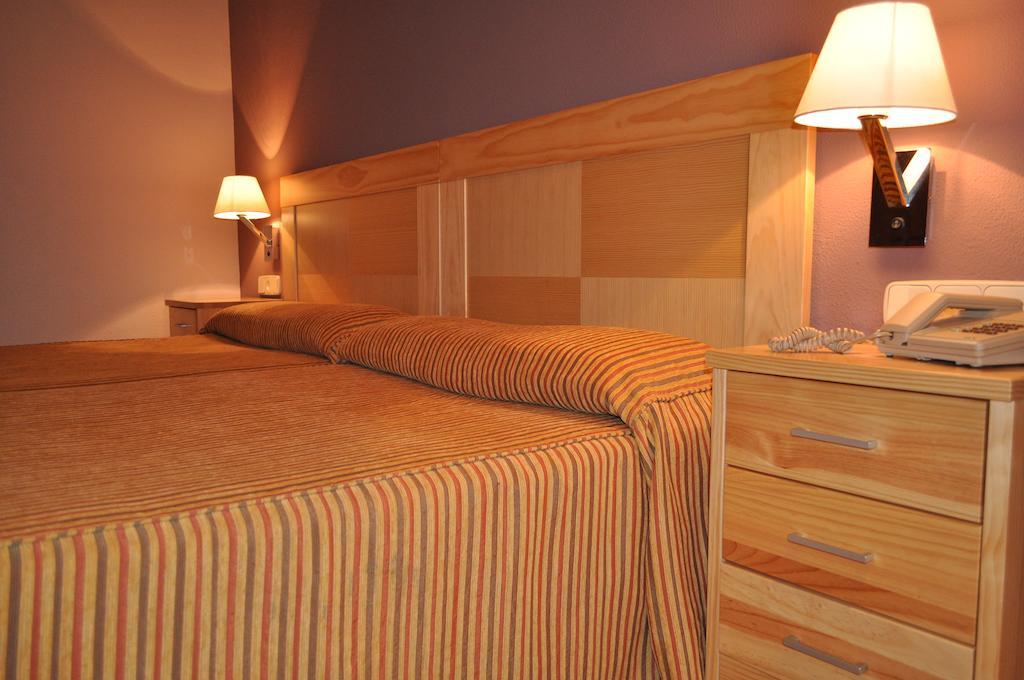 Hotel Los Rosales 알만사 객실 사진