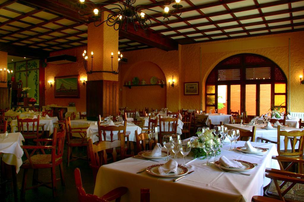 Hotel Los Rosales 알만사 외부 사진
